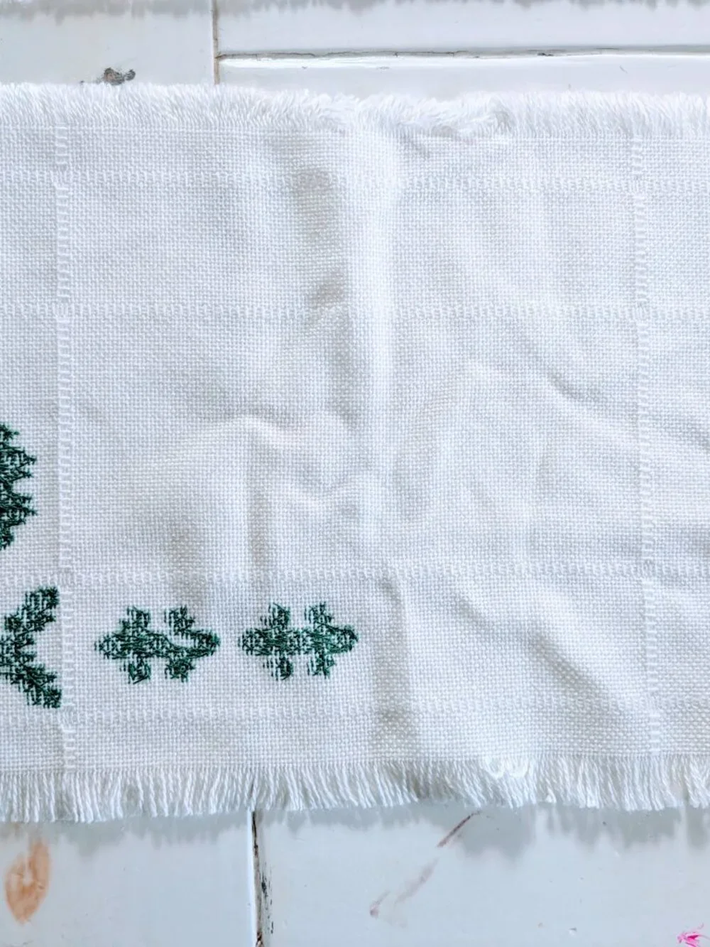 VTG Set Embroidered Cotton Placemats & Napkins White Cross Stitch Open Weave